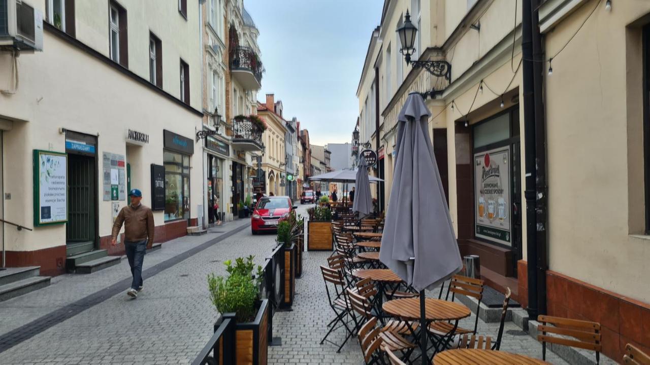 Raciborska Royal Apartment - Miejsce Parkingowe Na Parkingu Strzezonym Gliwice Luaran gambar