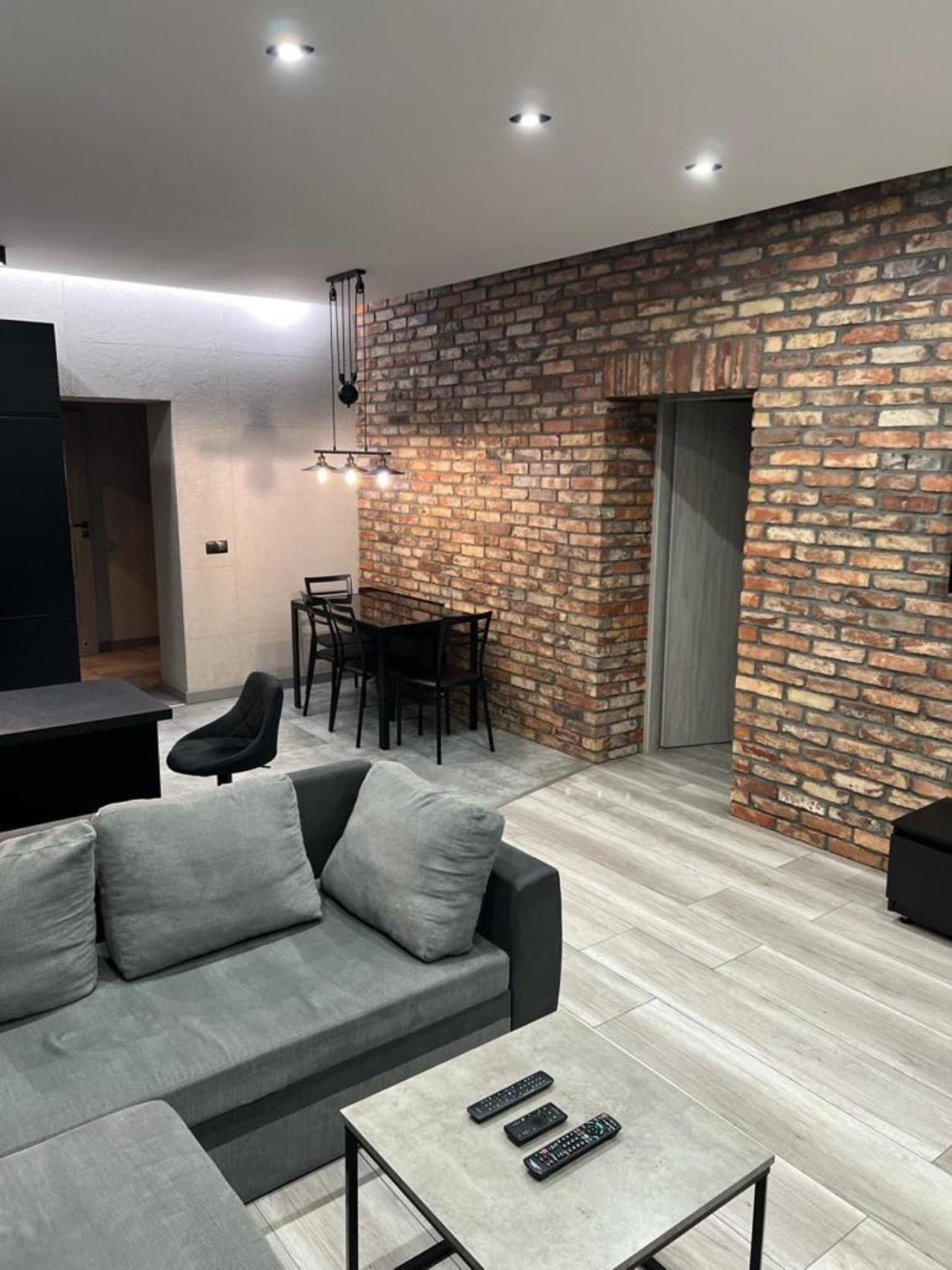 Raciborska Royal Apartment - Miejsce Parkingowe Na Parkingu Strzezonym Gliwice Luaran gambar